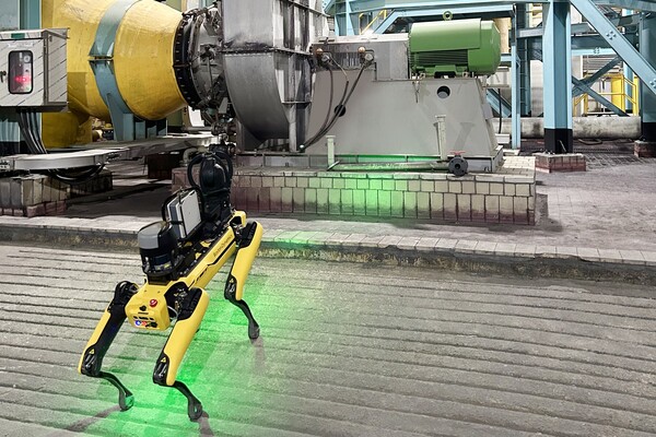 고려아연 온산제련소가 보스턴다이내믹스의 4족보행 로봇 '스팟'을 도입해 현장 안전과 관리 효율을 강화한다. ⓒ고려아연