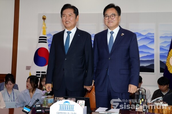 5일 정청래 대표가 우원식 국회의장을 예방, 기념촬영을 하고 있다. [사진 / 오훈 기자]