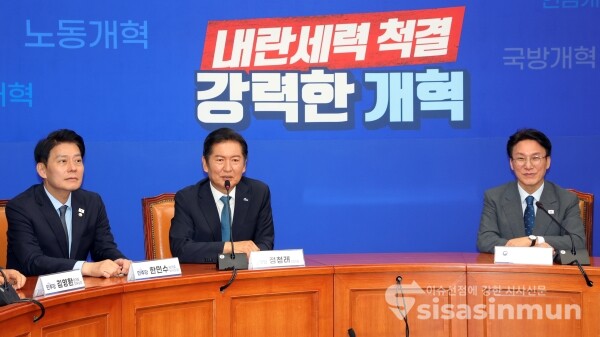 5일 정청래 대표가 김민석 총리를 접견, 환담을 하고 있다.