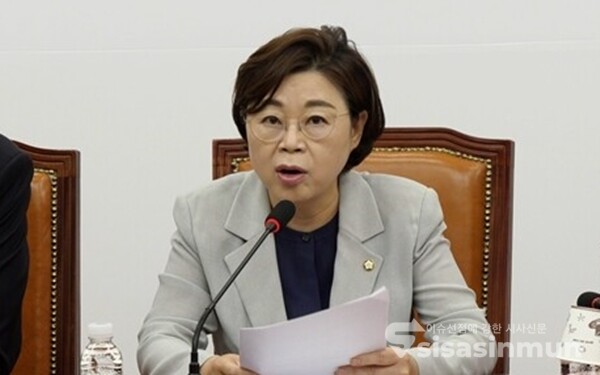 김정재 국민의힘 정책위의장이 4일 국회에서 열린 비상대책위원회의에서 발언하고 있다. 사진 / 이훈 기자