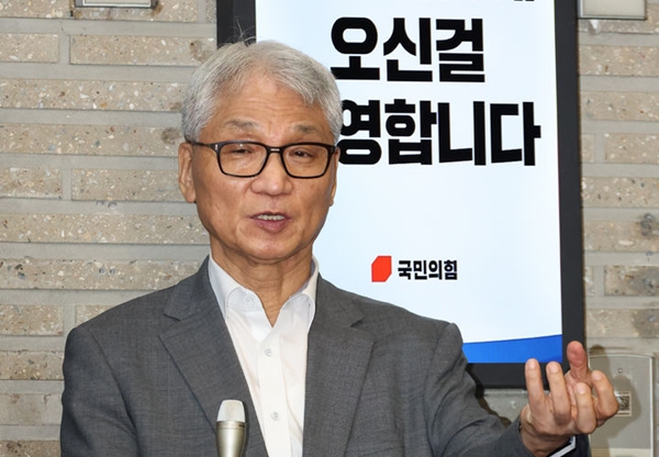 여상원 국민의힘 중앙윤리위원장이 11일 오전 서울 여의도 중앙당사에서 전한길 전 한국사 강사 징계 관련 회의를 마친 뒤 취재진 질문에 답하고 있다. ⓒ뉴시스