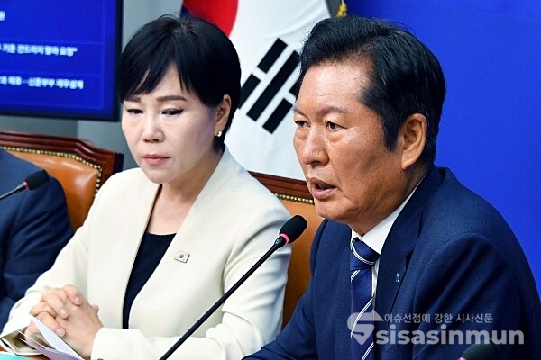 11일 정청래 대표가 발언을 하고 있다.