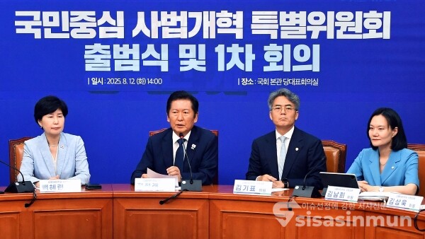12일 정청래 대표가 발언을 하고 있다.