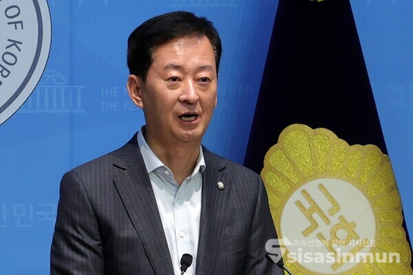 20일 최은석 수석대변인이 브리핑을 하고 있다.