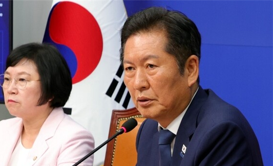 정청래 더불어민주당 대표가 지난 14일 서울 여의도 국회 본청에서 열린 언론개혁특별위원회 출범식 및 1차 회의에서 발언을 하고 있다. 사진 / 오훈 기자