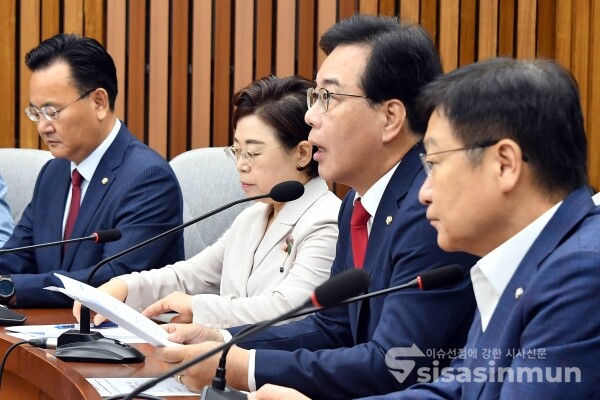 22일 송언석 비대위원장이 발언을 하고 있다.