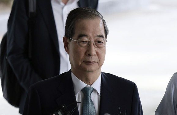 한덕수 전 국무총리가 22일 서울 서초구 서울고등검찰청에 마련된 내란특검 사무실로 조사를 받기 위해 출석하고 있다. ⓒ뉴시스