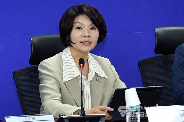 26일 한정애 정책위의장이 발언을 하고 있다.