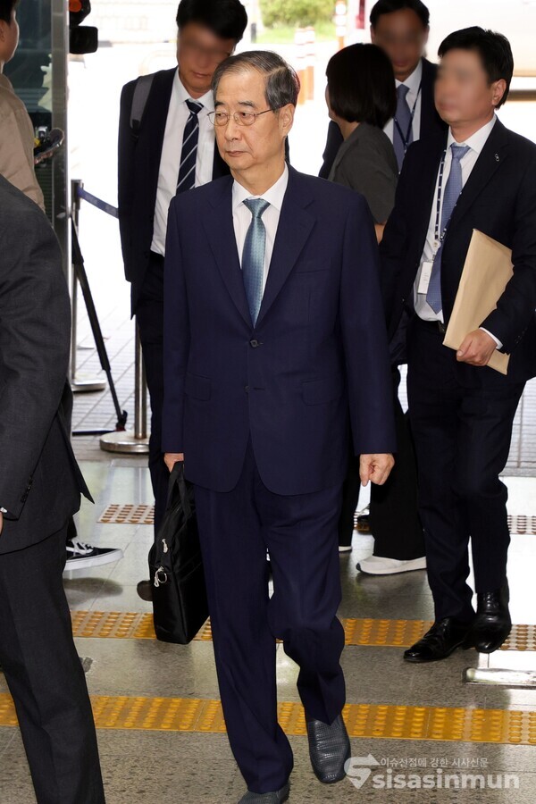 27일 한덕수 전 국무총리가 영장실질심사를 받기 위해 출석하고 있다.