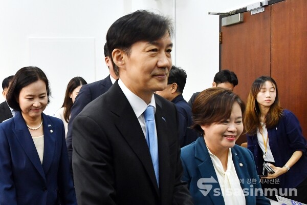 1일 조국 혁신정책연구원장 나서고 있다.
