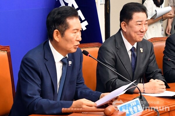 10일 정청래 대표가 모두발언을 하고 있다.