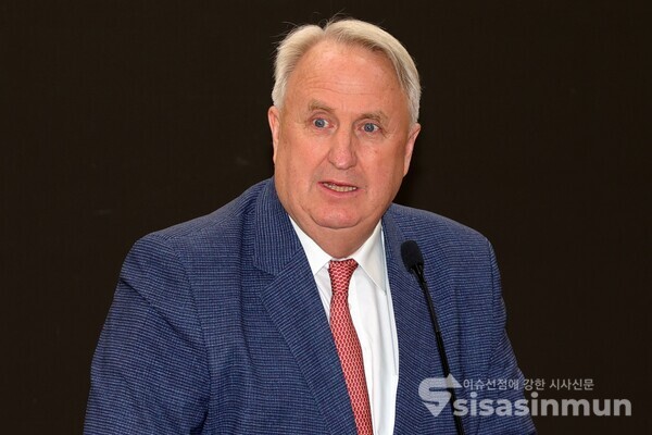 12일 인요한 의원이 환영사를 하고 있다.