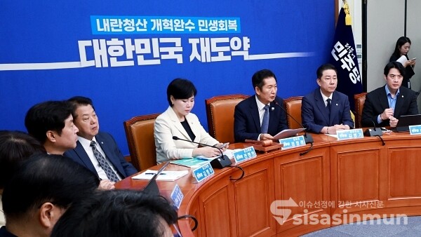 15일 정청래 대표가 모두발언을 하고 있다.