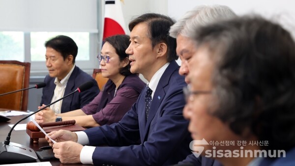 15일 조국 비상대책위원장이 모두발언을 하고 있다.