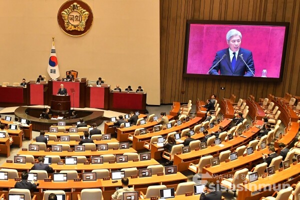 15일 서왕진 원내대표가 비교섭단체 대표연설을 하고 있다