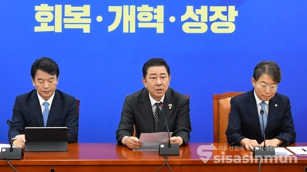 18일 김병기 원내대표가 모두발언을 하고 있다.