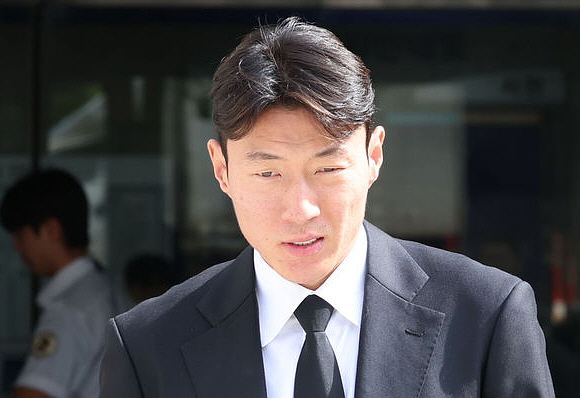 황의조, 국내에서 대한축구협회 소속으로 축구 활동 불가. ⓒ뉴시스