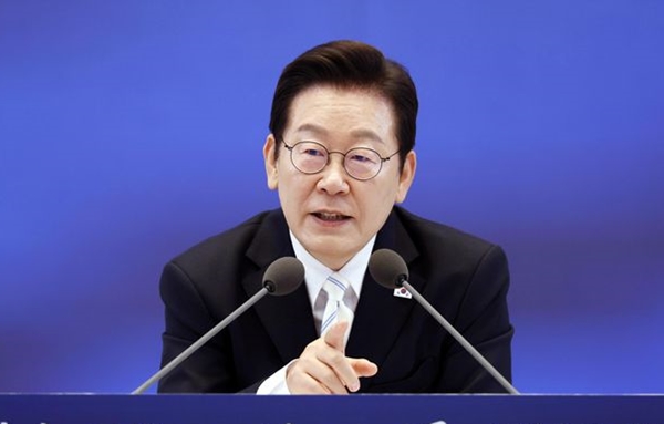 이재명 대통령이 지난 11일 청와대 영빈관에서 열린 취임 100일 기자회견 '회복을 위한 100일, 미래를 위한 성장'에서 질문에 답변하고 있다. ⓒ뉴시스