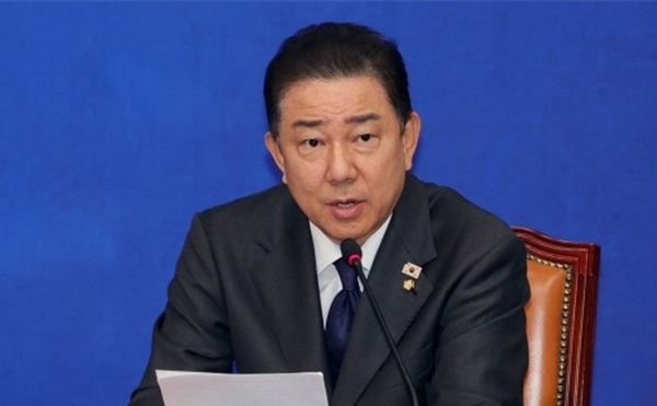 김병기 더불어민주당 원내대표가 전날 국회에서 열린 최고위원회의에서 발언을 하고 있다. 사진 / 오훈 기자