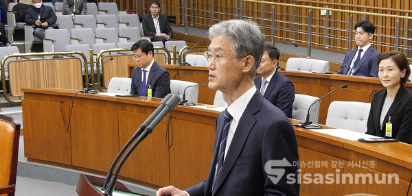 조희대 대법원장 후보자가 2023.12.5일 오전 서울 여의도 국회에서 열린 대법관 임명동의에 관한 인사청문회에서 인사말을 하고 있다. 사진 / 김경민 기자