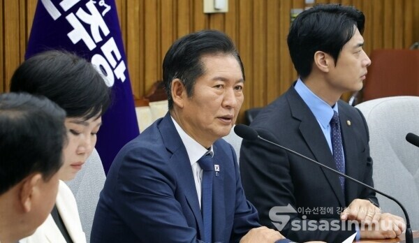 [시사신문 / 오훈 기자] 26일 서울 여의도 국회 본청에서 더불어민주당 확대간부회의에서 정청래 대표가 발언하고 있다.