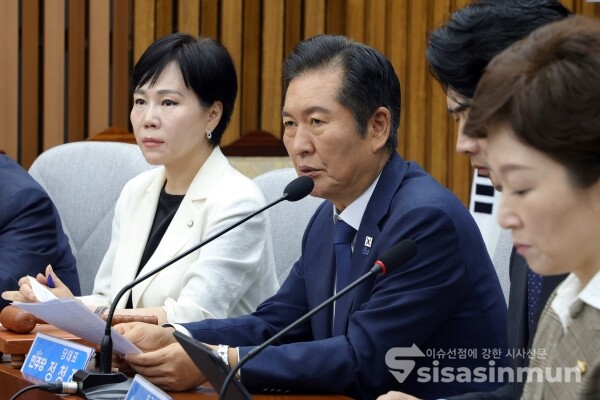 26일 정청래 대표가 모두발언을 하고 있다.