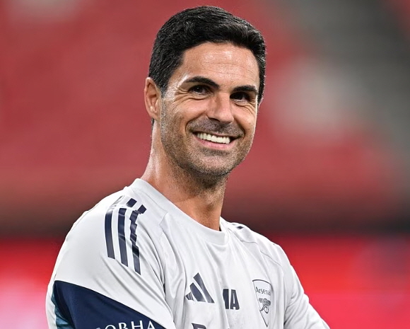 아르테타 감독, 팀 의사소통 개선에 전투기 조종사 초청. ⓒ아스널