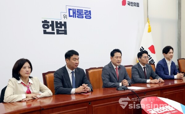 2일 장동혁 대표가 발언을 하고 있다.