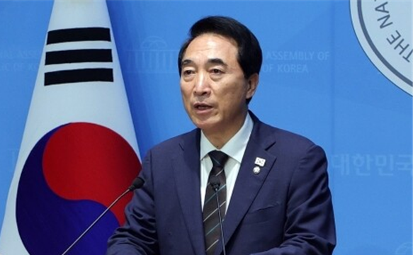 더불어민주당 박수현 수석대변인이 지난달 16일 국회 소통관에서 브리핑을 하고 있다. 사진 / 오훈 기자