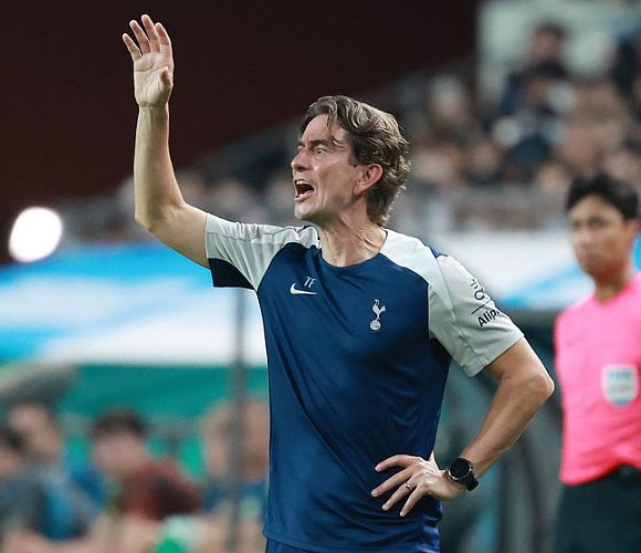 프랭크 감독, 사령탑 무시한 스펜스-판 더 펜에 조치할까. ⓒ뉴시스