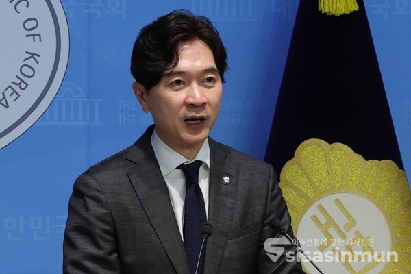 18일 박성훈 수석대변인이 논평을 하고 있다.