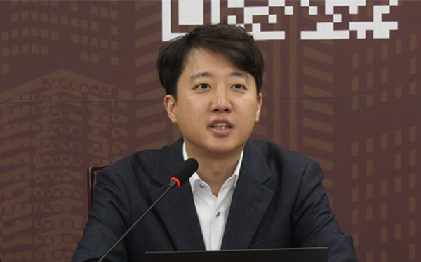 이준석 개혁신당 대표가 지난 6일 오전 국회에서 열린 최고위원회의에서 모두 발언을 하고 있다. 사진 / 김경민 기자