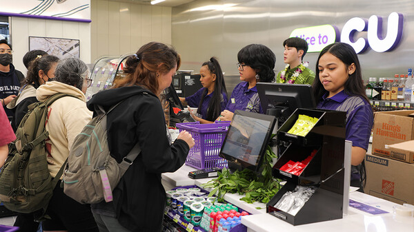 BGF리테일이 운영하는 편의점 CU가 미국 하와이 호놀룰루시에 미국 첫 매장을 지난 12일 오픈했다. ⓒBGF리테일