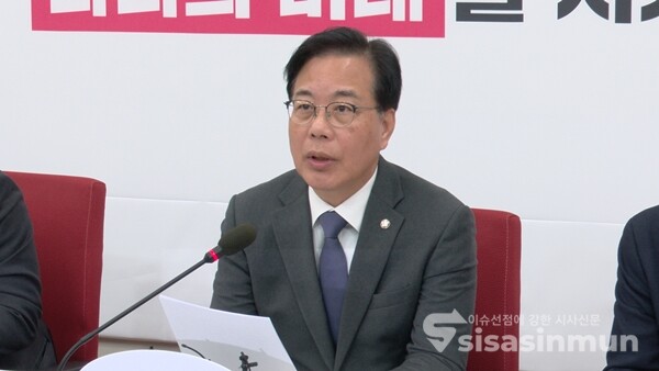 국민의힘 송언석 원내대표가 18일 오전 국회에서 현안 관련 기자간담회를 하고 있다. 사진 / 김경민 기자