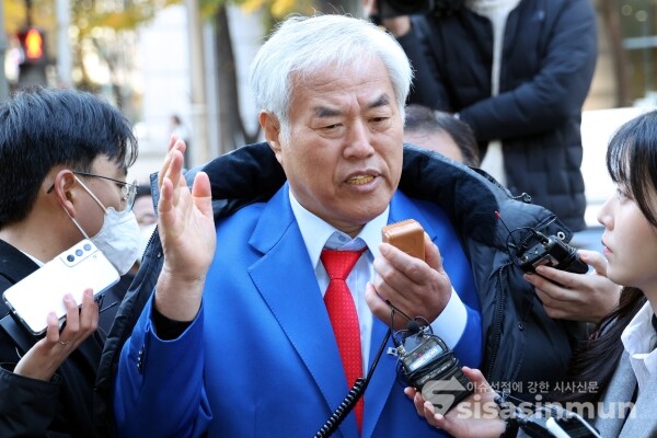 18일 전광훈 목사가 피의자 신분으로 출석하고 있다.