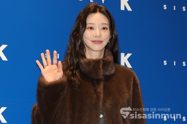 19일 배우 이주빈이 포즈를 취하고 있다.