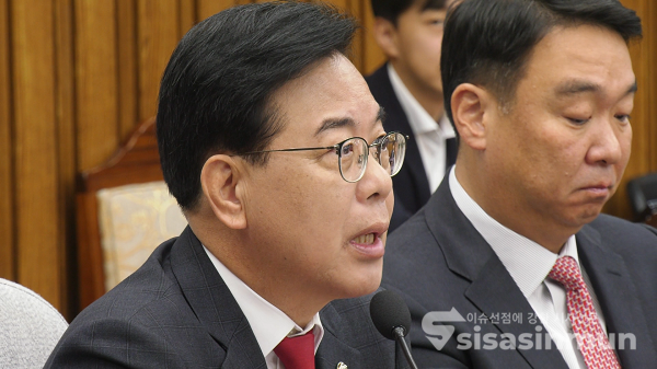 국민의힘 송언석 원내대표가 21일 서울 여의도 국회에서 열린 원내대책회의에서 발언하고 있다. 사진 / 김경민 기자