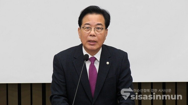 국민의힘 송언석 원내대표가 24일 오전 서울 여의도 국회에서 열린 의원총회에서 발언하고 있다. 사진 / 이 훈 기자